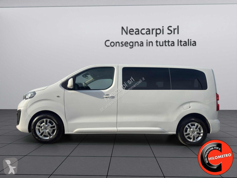 عربة نفعية Peugeot Traveller