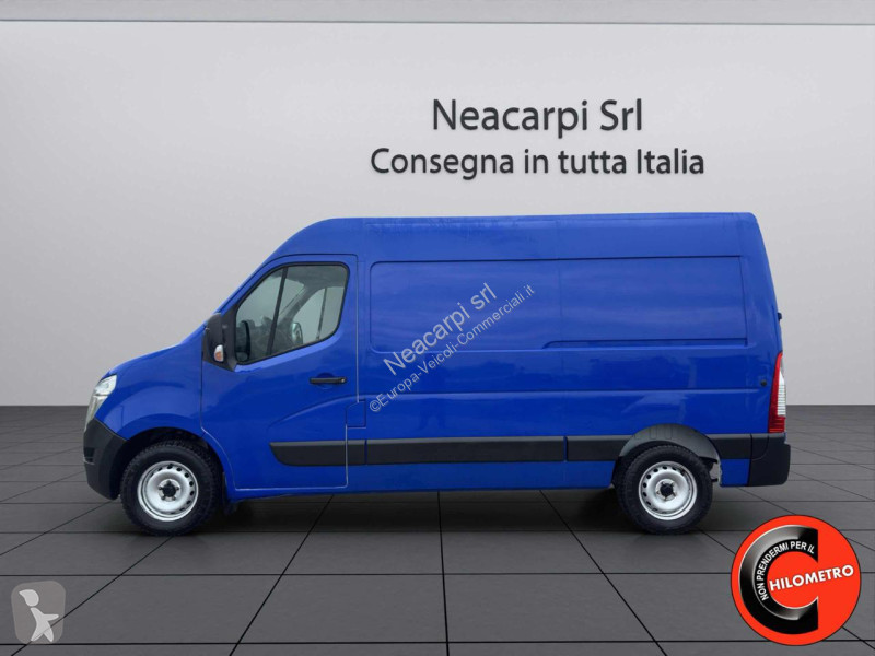 عربة نفعية Nissan