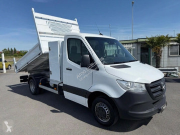 Utilitaire benne Mercedes