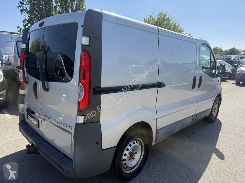 Véhicule utilitaire Opel VIVARO FG F2700 C1...