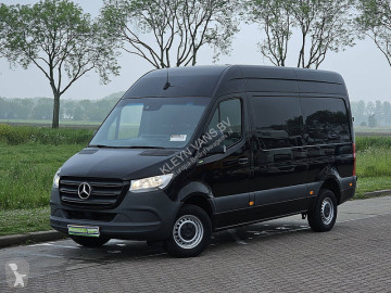 Furgon dostawczy Mercedes