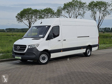 Лекотоварен фургон Mercedes