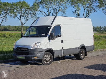 عربة نفعية مقفلة Iveco