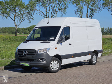 Лекотоварен фургон Mercedes