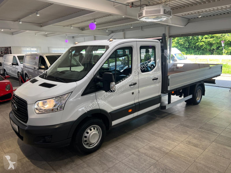 عربة نفعية Ford DoKa Maxi...