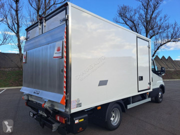 عربة نفعية برّاد Iveco