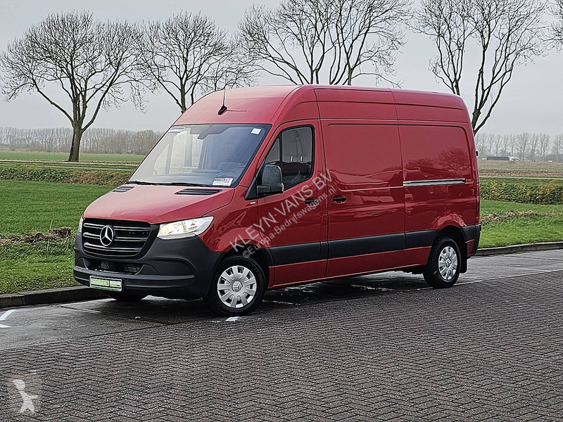 Лекотоварен автомобил Mercedes 214 L2H2 Airco...
