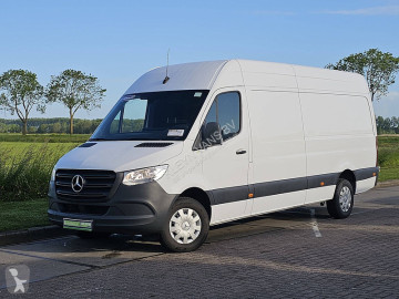 Длинный фургон Mercedes