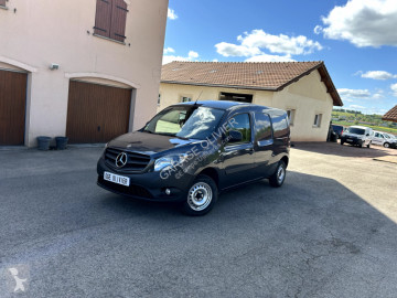 عربة نفعية مقفلة Mercedes