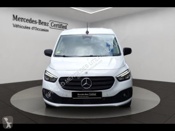 عربة نفعية مقفلة Mercedes