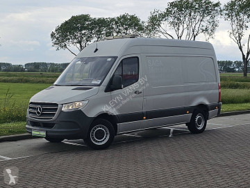 Furgon dostawczy Mercedes