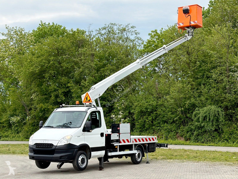 Samochód dostawczy Iveco DAILY...