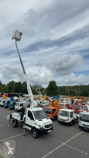 Samochód dostawczy Mercedes
