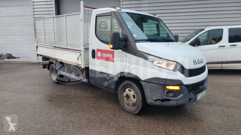 Con volquete Iveco