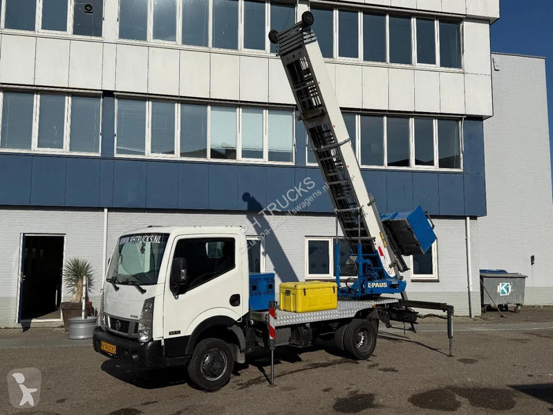 Furgoneta Nissan 35.13 met paus verhuislift 25...