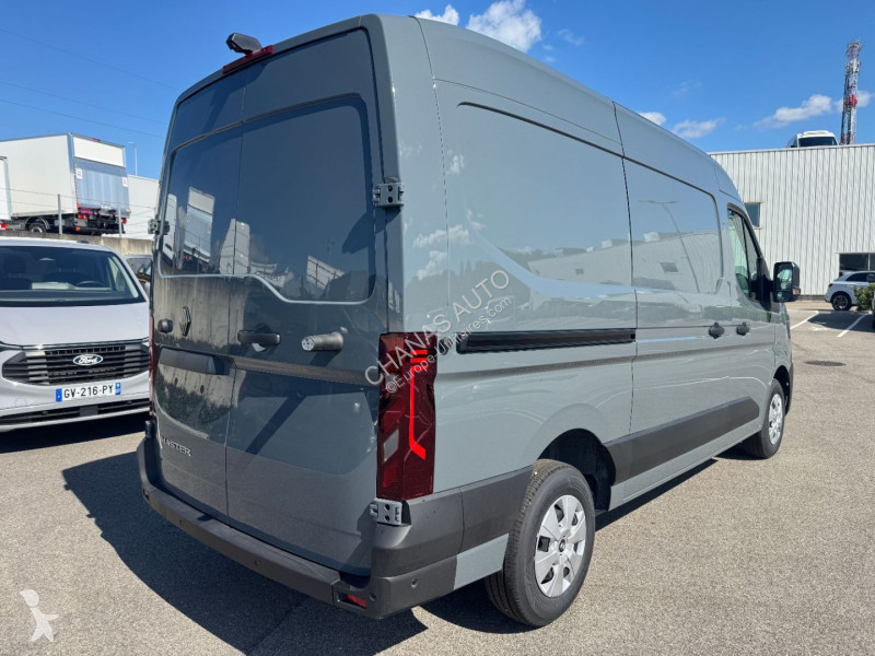 Véhicule utilitaire Renault 3T5 L2H2 BLUE DCI...
