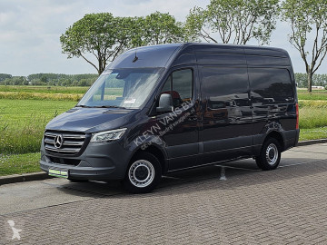 Furgon dostawczy Mercedes