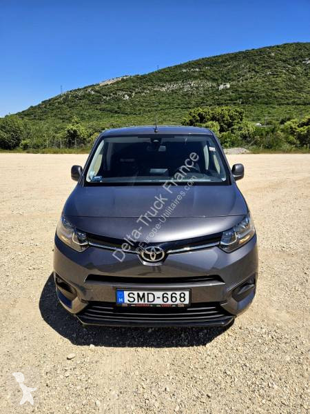 عربة نفعية Toyota