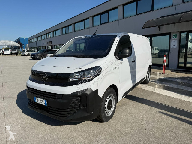 Veicolo commerciale Opel VIVARO 2.0 145 L2H1
