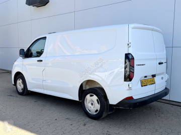 عربة نفعية مقفلة Ford