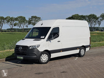 Лекотоварен фургон Mercedes