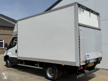 عربة نفعية مقفلة Iveco