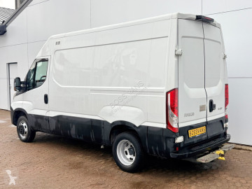 عربة نفعية مقفلة Iveco