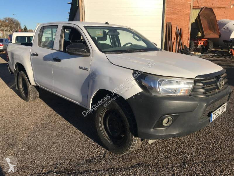 عربة نفعية Toyota