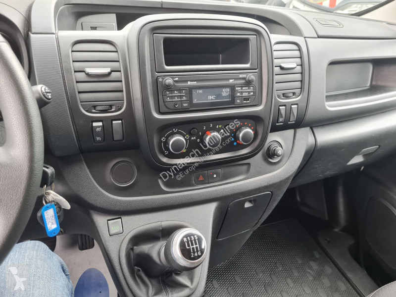 Véhicule utilitaire Renault TRAFIC III FG L1H1...