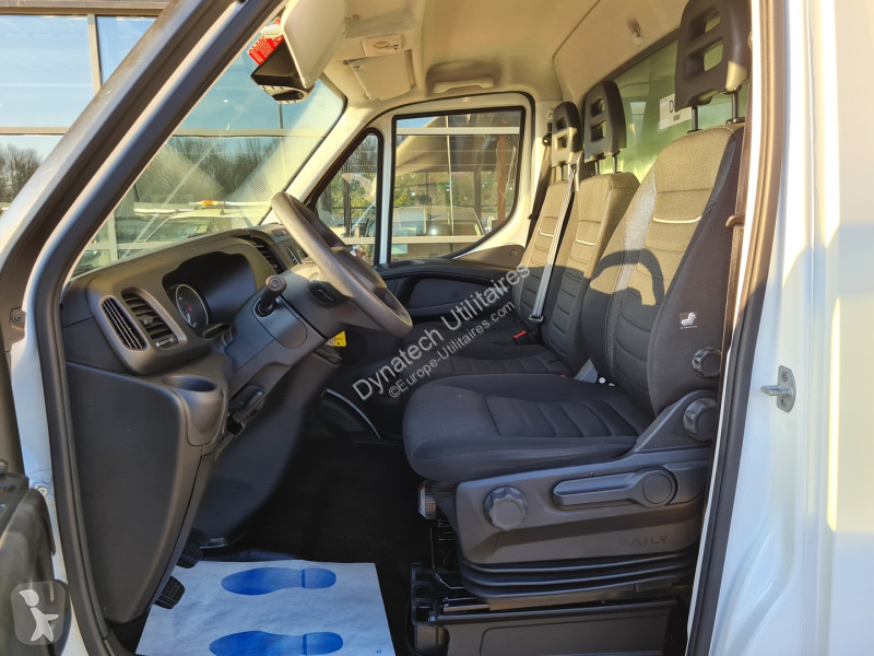 Véhicule utilitaire Iveco 35C16