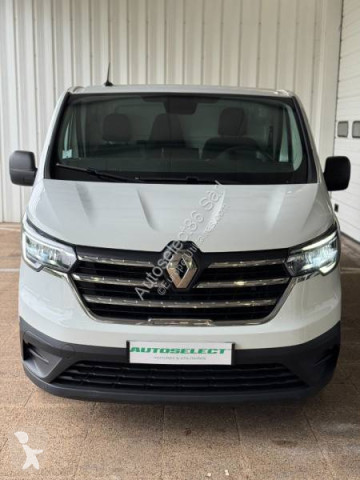 عربة نفعية مقفلة Renault