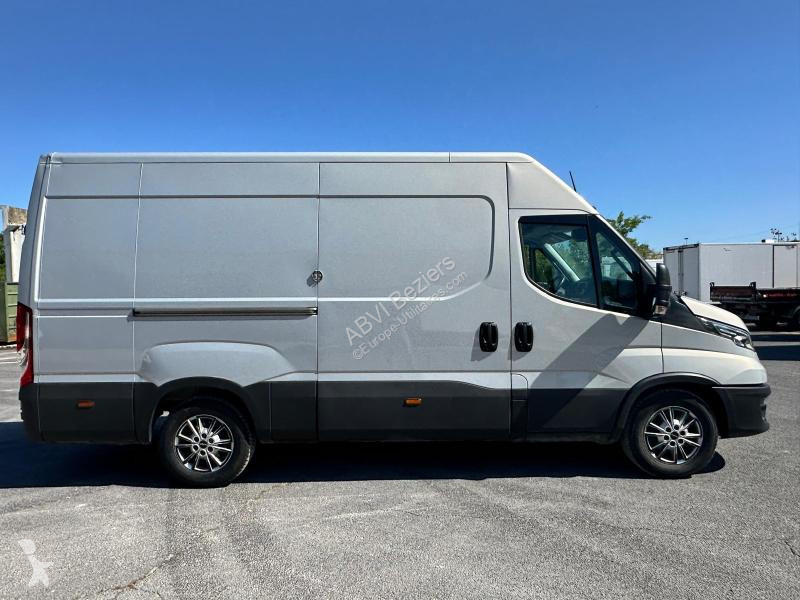 Véhicule utilitaire Iveco 35S16A8V12P DAILY...