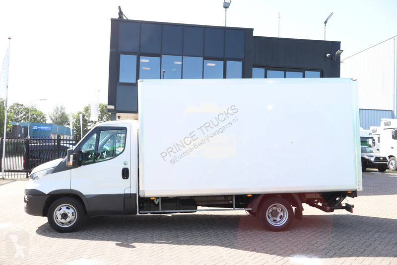 Bedrijfswagen Iveco 35C15 Gesloten Laadbak *...