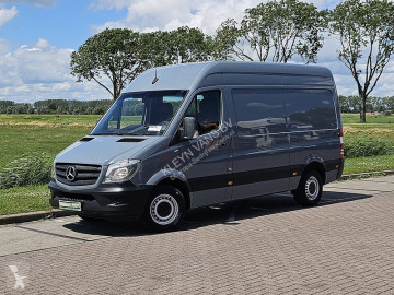 Лекотоварен фургон Mercedes