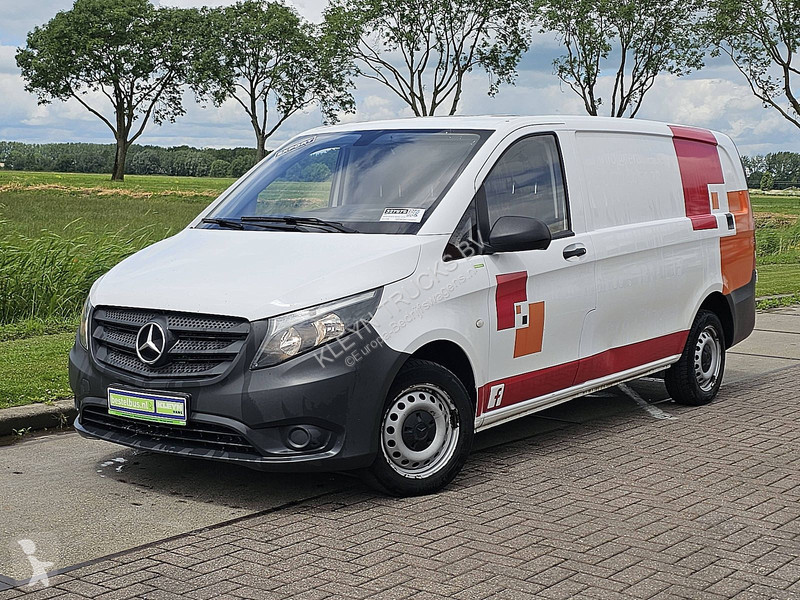 Mercedes 111 L2 Euro6 3-Zits van