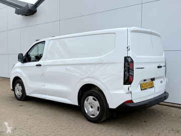 عربة نفعية مقفلة Ford