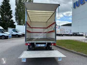 عربة نفعية بصندوق ذي حجم كبير Iveco