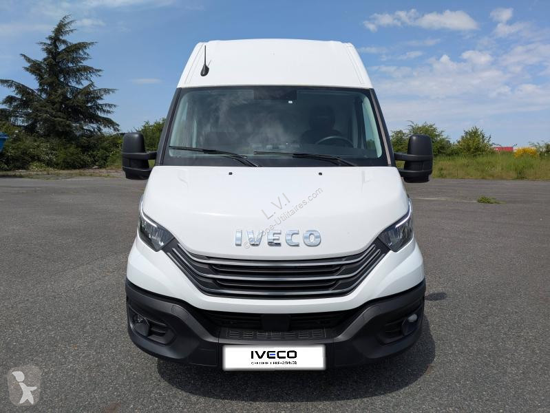 Véhicule utilitaire Iveco 35S Fg 35S14 2.3 V12...