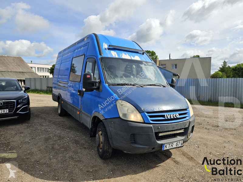 Iveco  35C15V van