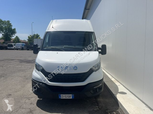 Véhicule utilitaire Iveco DAILY