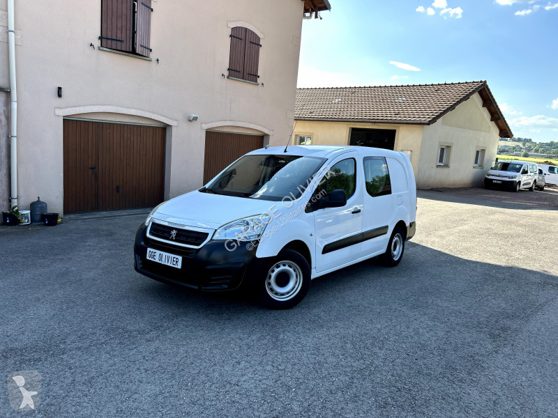 Véhicule utilitaire Peugeot Long Cabine...