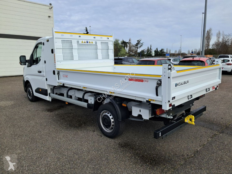 Véhicule utilitaire Nissan 3T5 2L 150...
