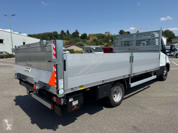 عربة نفعية بصندوق ذي حجم كبير Iveco