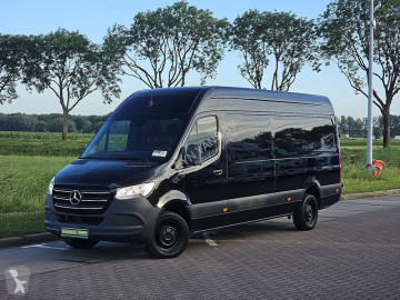 Лекотоварен фургон Mercedes