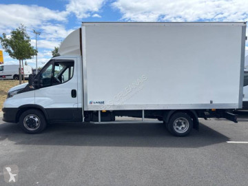 Utilitaire caisse grand volume Iveco