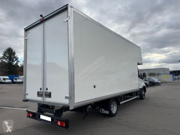 عربة نفعية بصندوق ذي حجم كبير Iveco