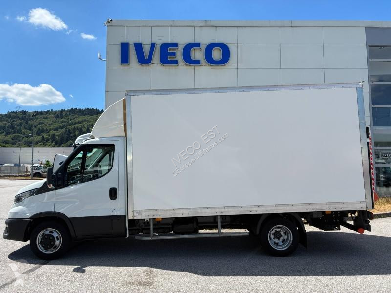 Véhicule utilitaire Iveco 3.0 - Caisse 20 m3 +...