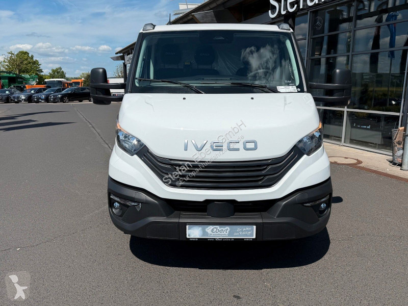 Véhicule utilitaire Iveco 35S16 HA8...