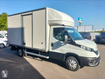 عربة نفعية بصندوق ذي حجم كبير Iveco جديد