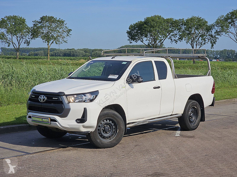 عربة نفعية Toyota 2.4 4x4 Airco NAP Pickup Hilux